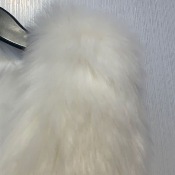 💕Last deal 💕White faux fur Vest - Picture 5 of 10